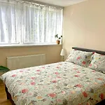 3Br Central London Close Station