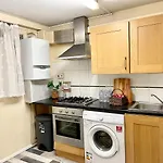 3Br Central London Close Station