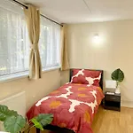 3Br Central London Close Station